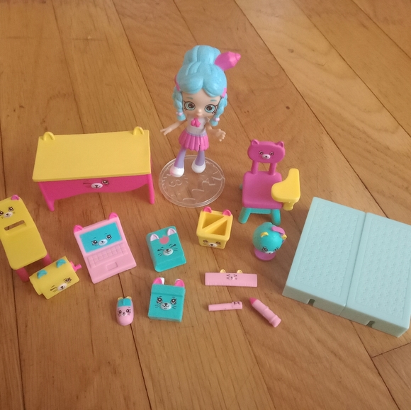 Shopkins Clever Kitty Classroom Welcome Pack - Picture 4 of 4